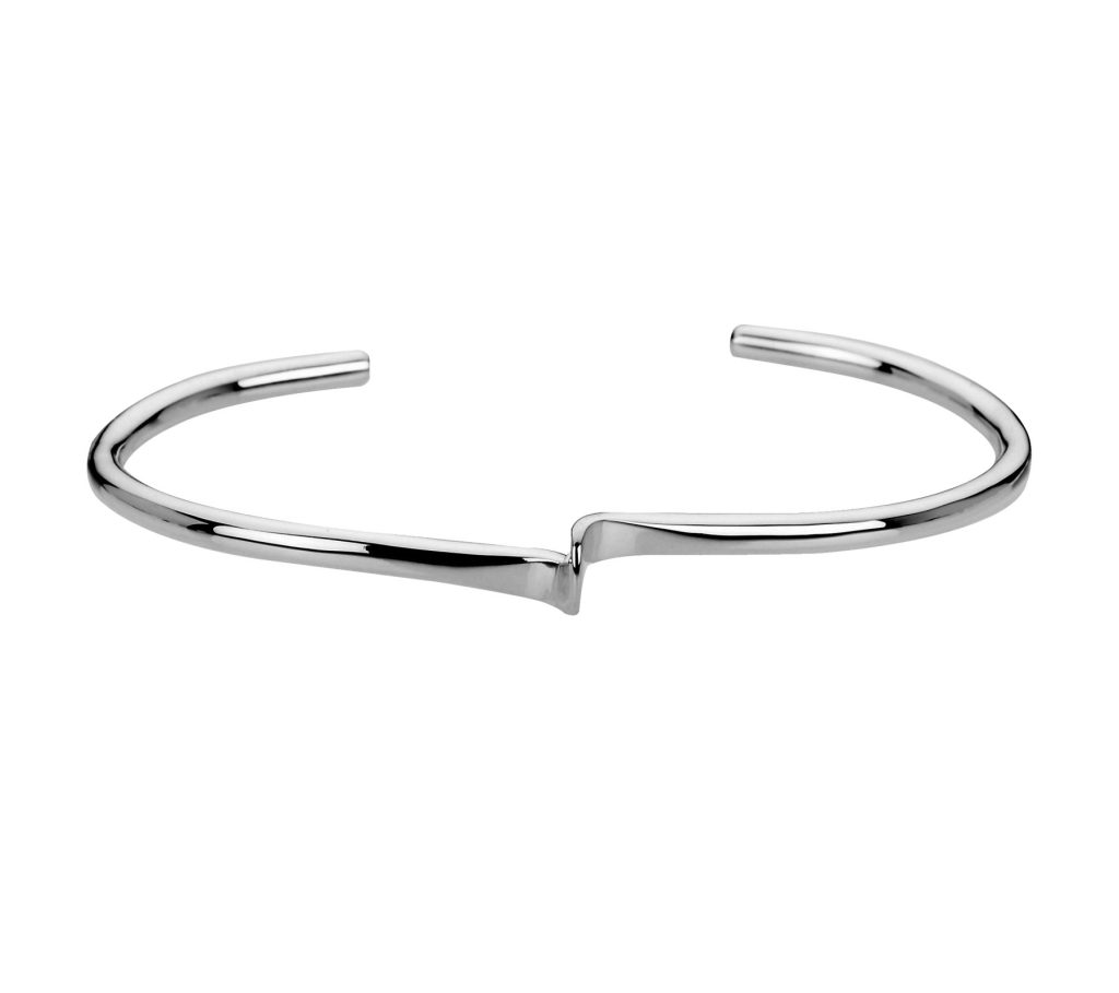 Plain Round Cuff with Small Twist