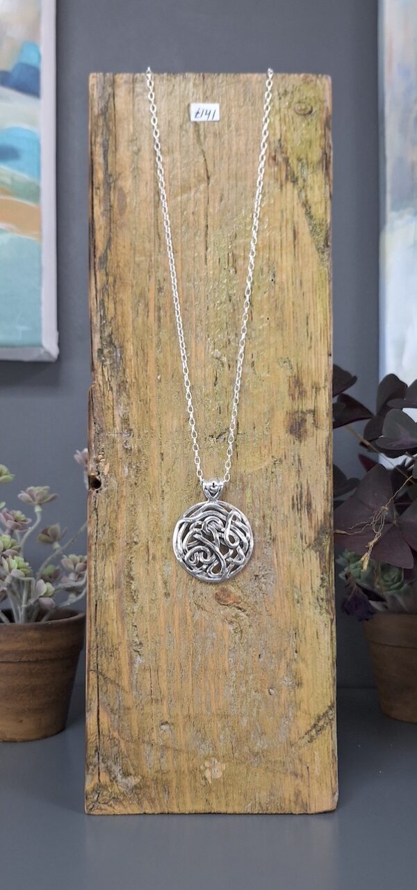 Screenshot Large Round Celtic Disc Pendant