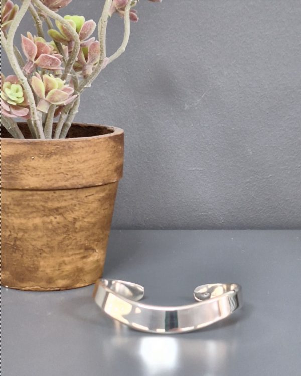 BT0016 Wide Polished Dip Front Cuff