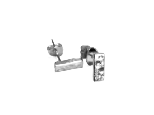 ZE0082 Micro Hammered Oblong Stud