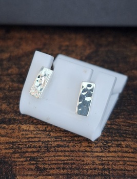 Screenshot Micro Hammered Oblong Stud