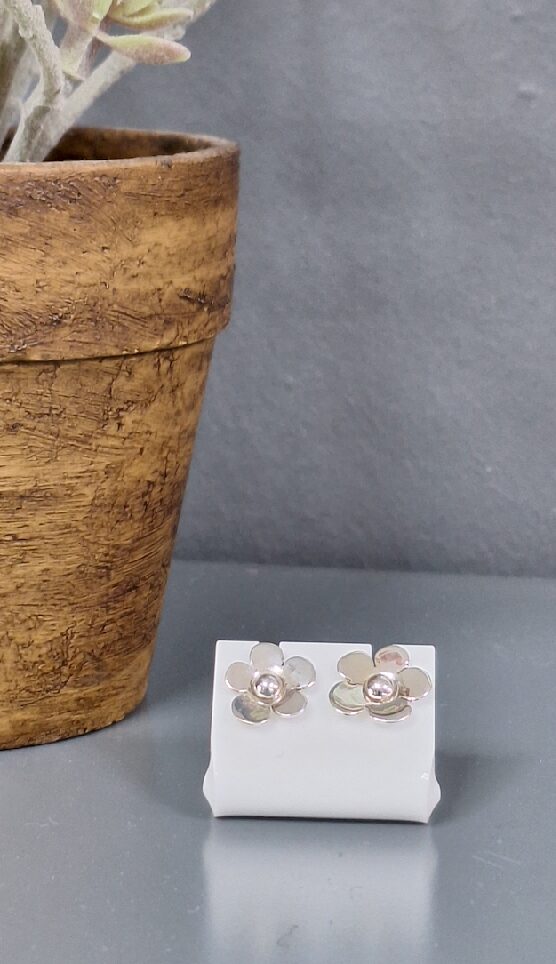 Silver Daisy Stud