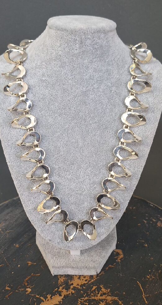 Heavy Oval Wave Necklace