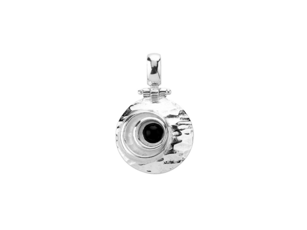 ZP618 Hammered Disc with Onyx Pendant