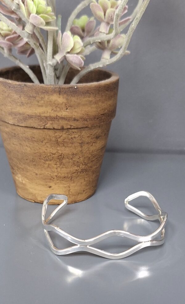 Screenshot Open Double Wave Cuff Bangle