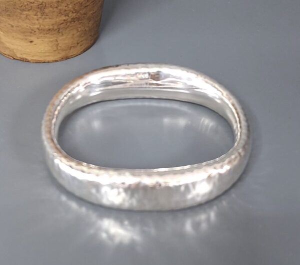 Screenshot Mega Hammered Oval Bangle