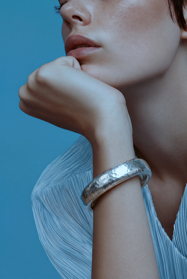 ZB1516 MODEL 2 Mega Hammered Oval Bangle